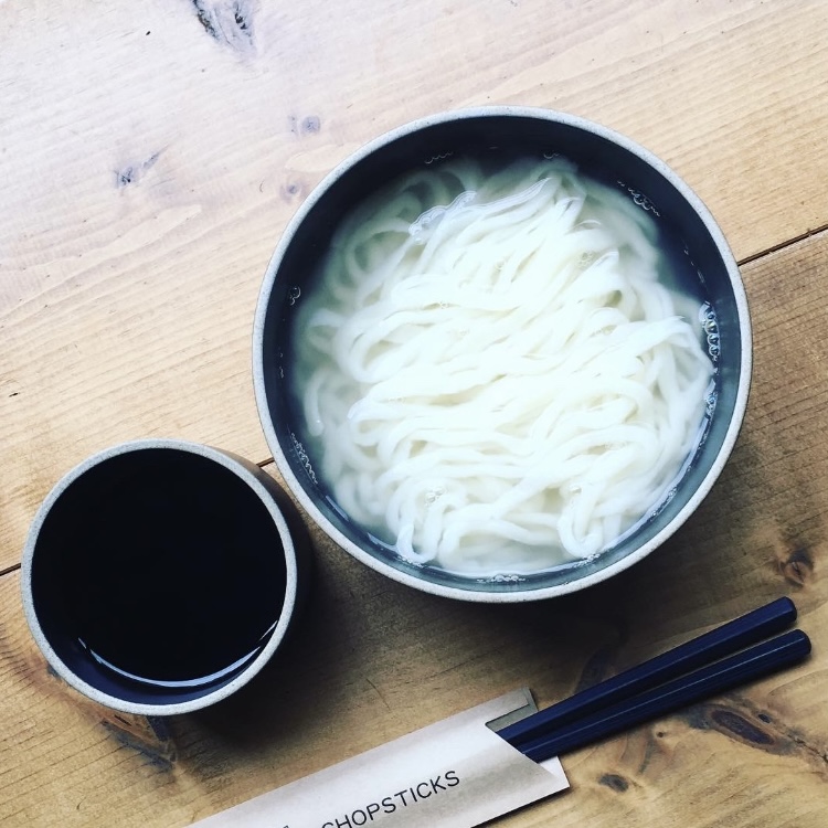釜あげうどん くろ